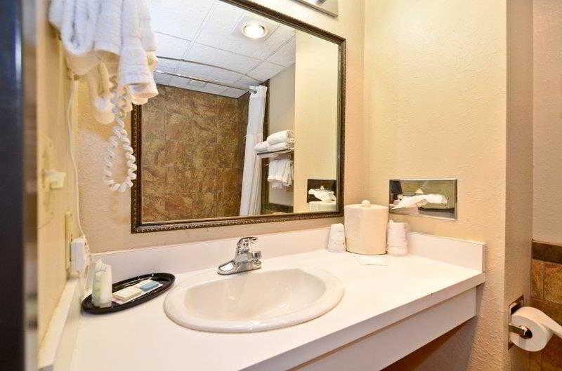 Revel Hotel Minot - Surestay Collection By Best Western 外观 照片
