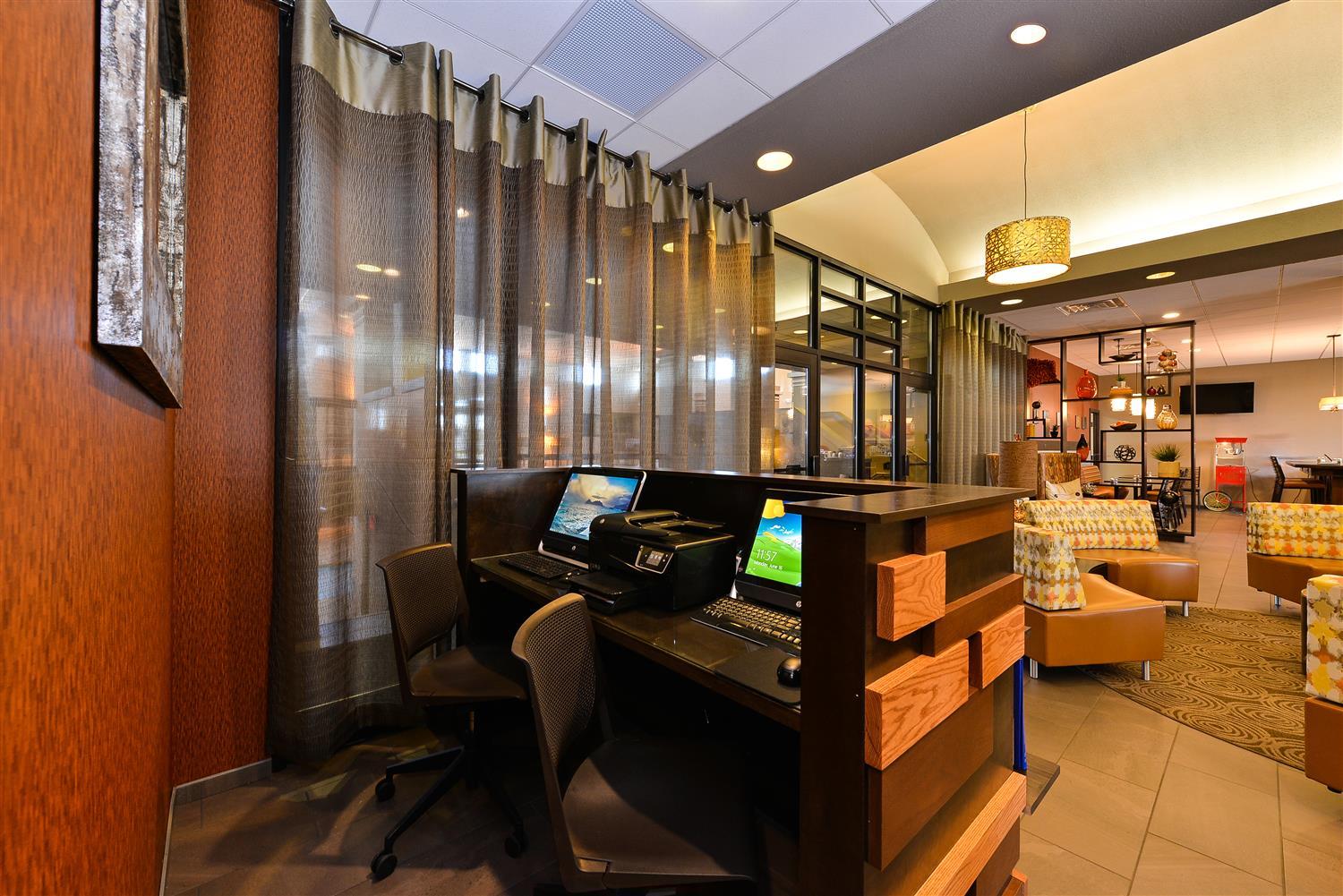Revel Hotel Minot - Surestay Collection By Best Western 外观 照片