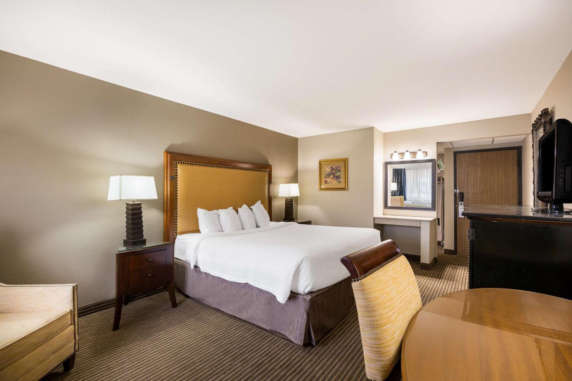 Revel Hotel Minot - Surestay Collection By Best Western 外观 照片