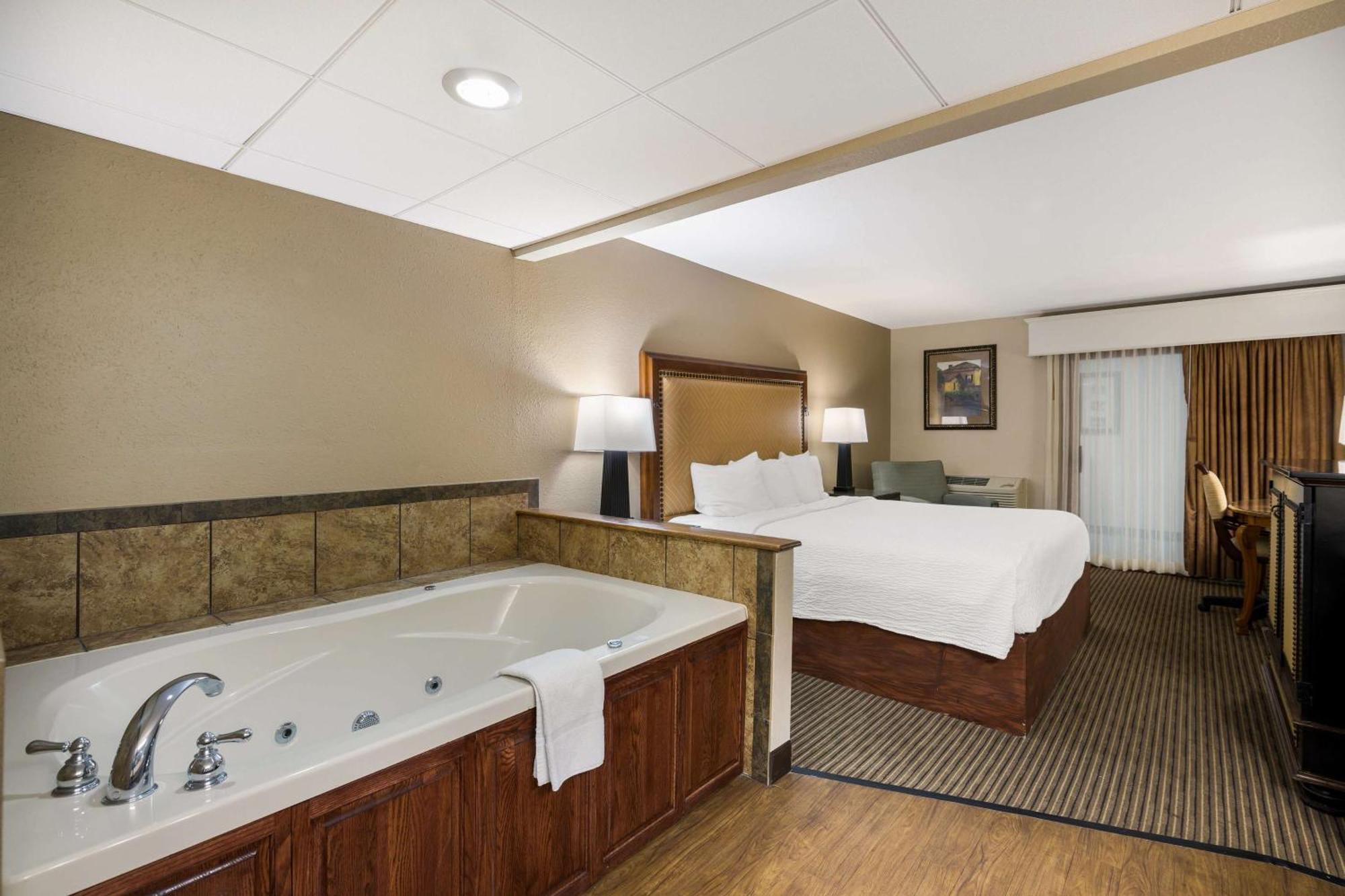 Revel Hotel Minot - Surestay Collection By Best Western 外观 照片
