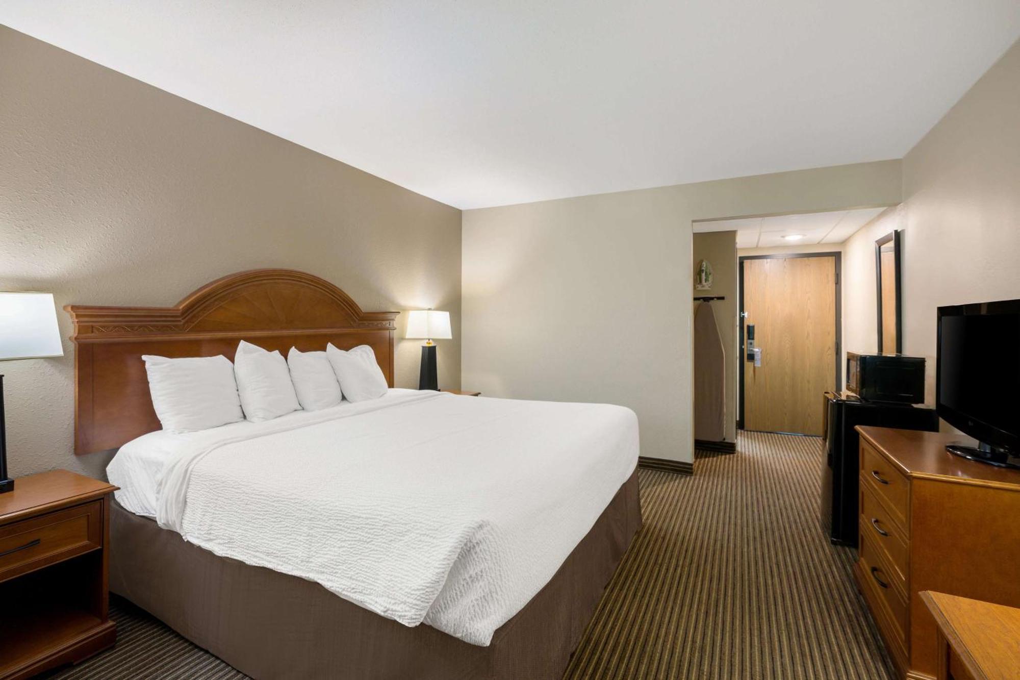 Revel Hotel Minot - Surestay Collection By Best Western 外观 照片