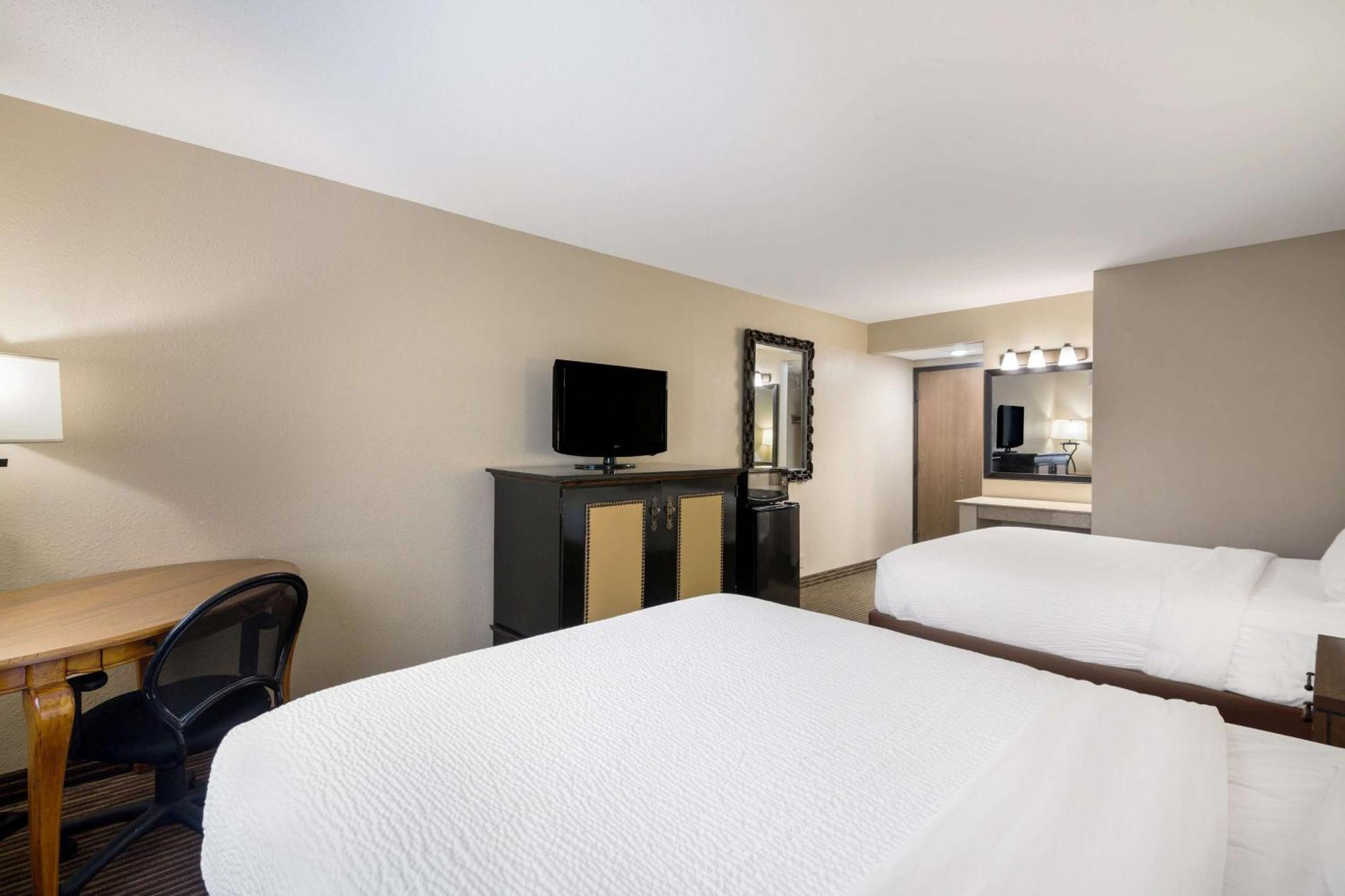 Revel Hotel Minot - Surestay Collection By Best Western 外观 照片