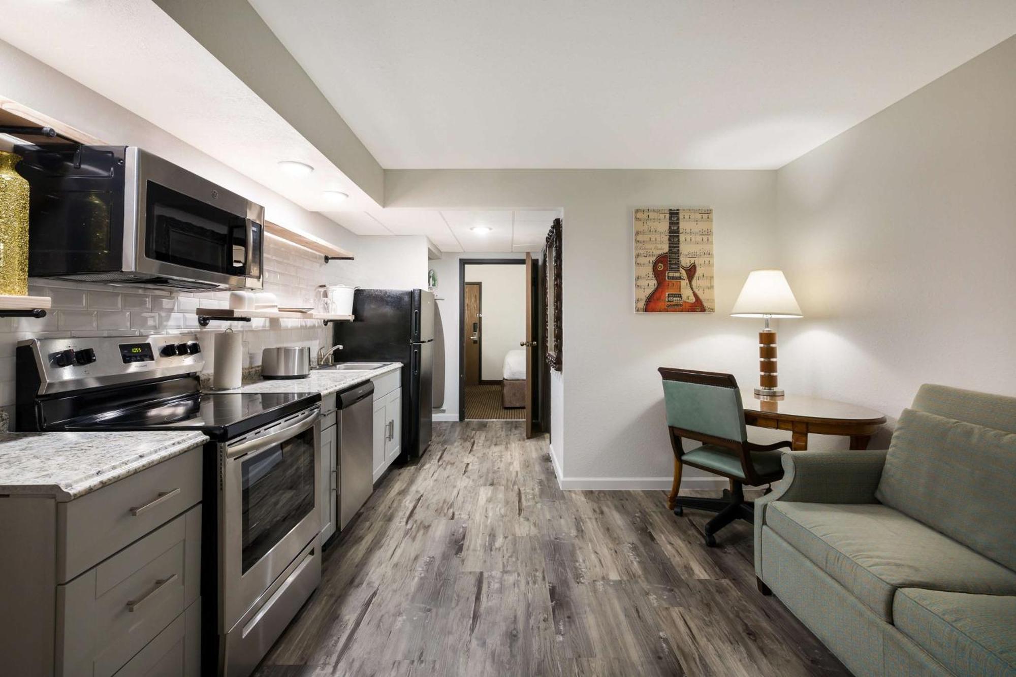 Revel Hotel Minot - Surestay Collection By Best Western 外观 照片