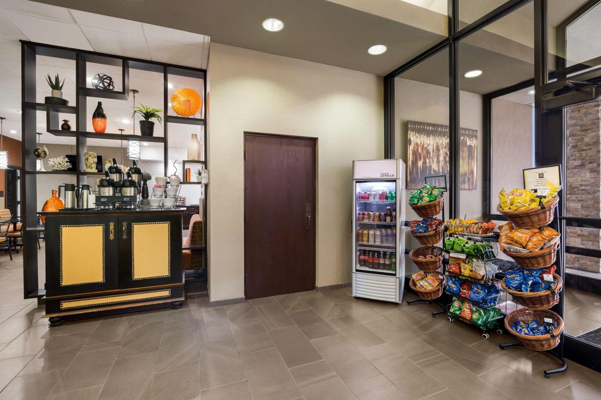 Revel Hotel Minot - Surestay Collection By Best Western 外观 照片