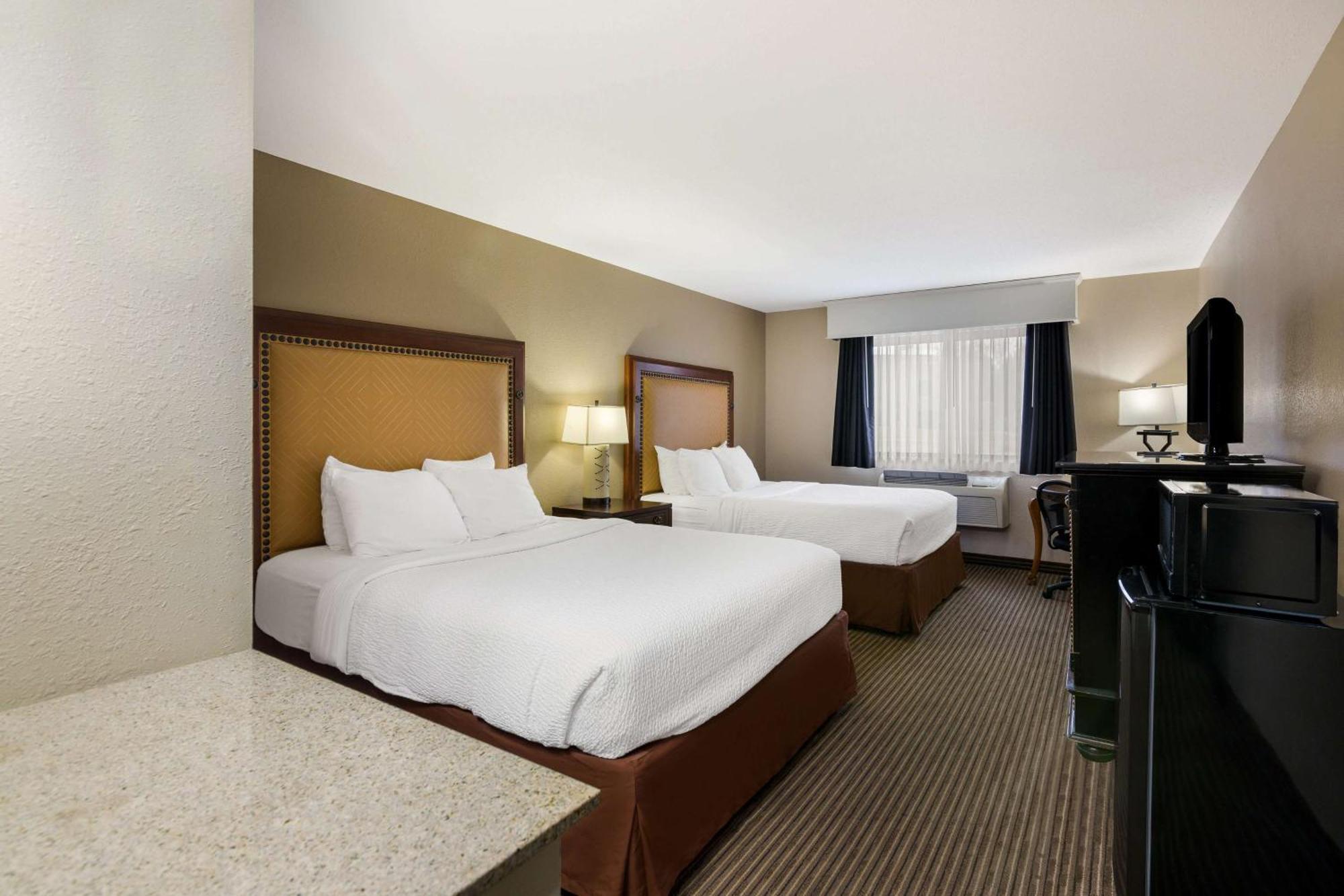 Revel Hotel Minot - Surestay Collection By Best Western 外观 照片