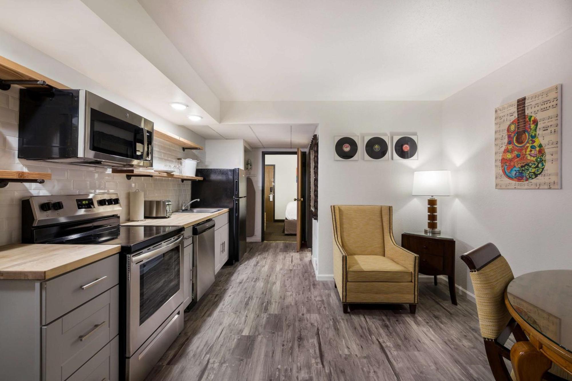 Revel Hotel Minot - Surestay Collection By Best Western 外观 照片